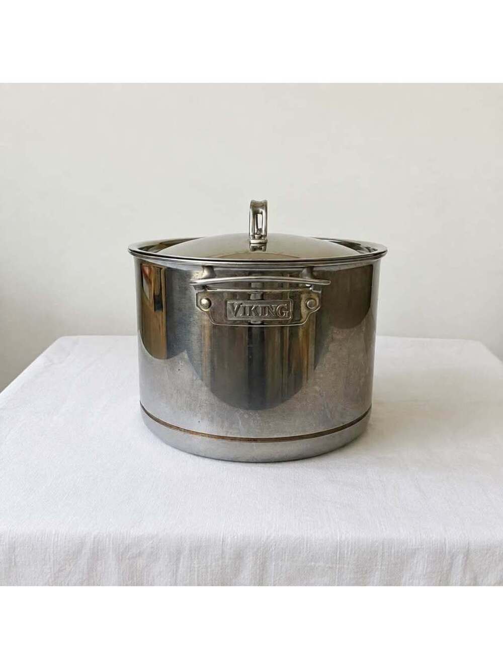 Viking Professional 5-Ply 8 Qt Stainless Steel Stock Pot w Lid Copper Core